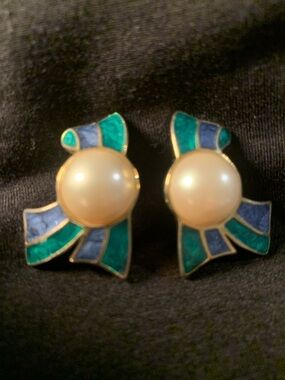 Trafari pearl and Enamel Accent Clip Earrings in Green & Blue